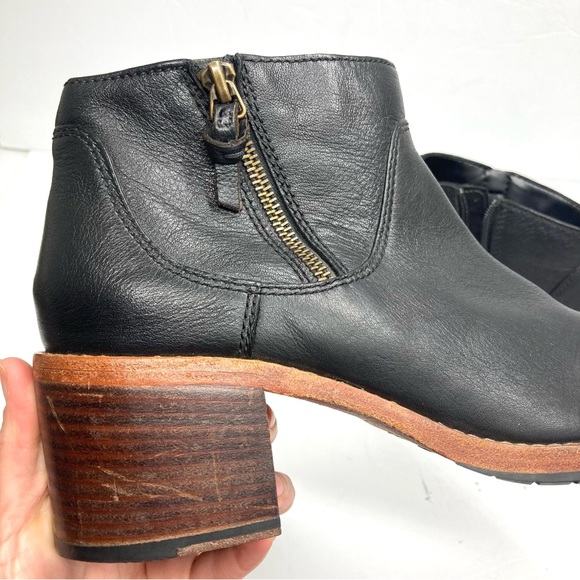 Clarks Women's Clarkdale Dawn Black Leather Boots 9m Wood Tone Soles Zip Closure - Picture 10 of 15